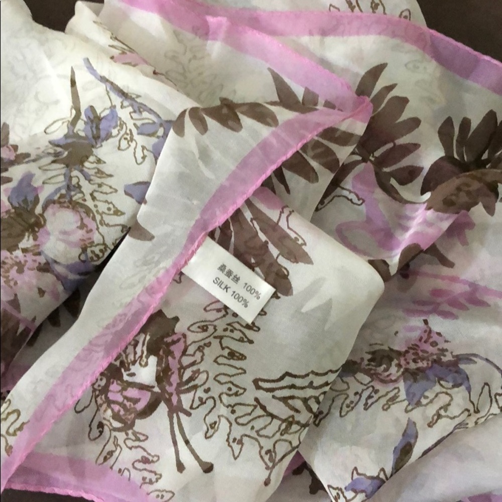 Beautiful pure silk scarf 🧣